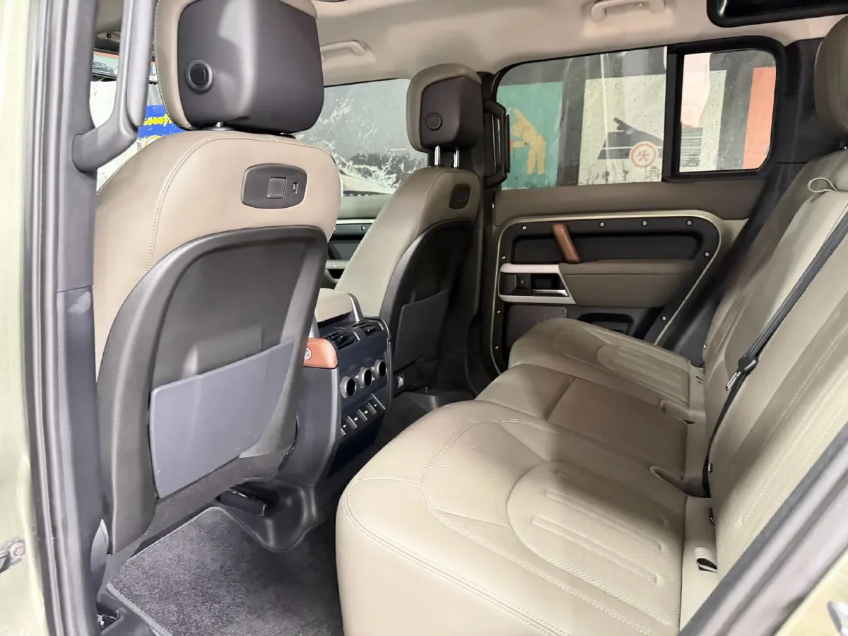 2020 Land Rover Defender 3.0T 400HP L6 8AT,autocango,china used car exporter,china ev exporter,chinese used car exporter,chinese used ev exporter