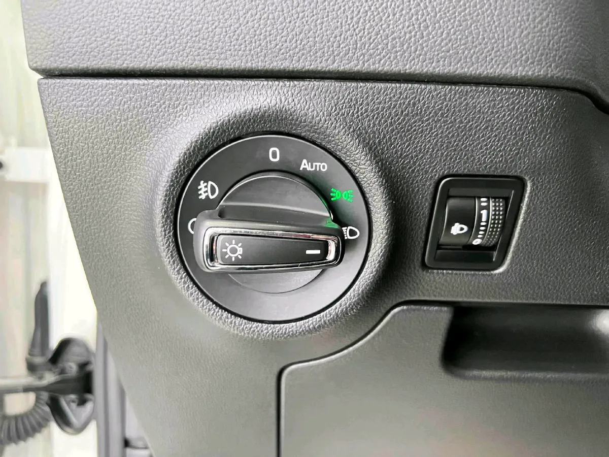 2022 Skoda Karoq 1.4T 150HP L4 7DCT,autocango,china used car exporter,china ev exporter,chinese used car exporter,chinese used ev exporter