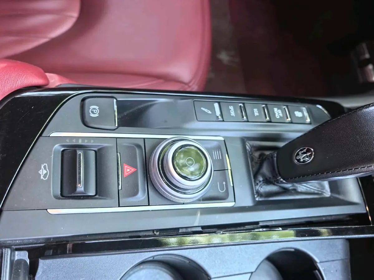 2019 Maserati Levante 3.0T 350HP V6 8AT,autocango,china used car exporter,china ev exporter,chinese used car exporter,chinese used ev exporter