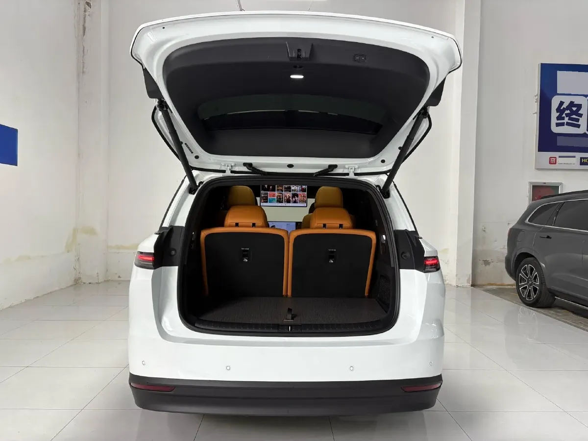 2025 Li i8 BEV,autocango,china used car exporter,china ev exporter,chinese used car exporter,chinese used ev exporter