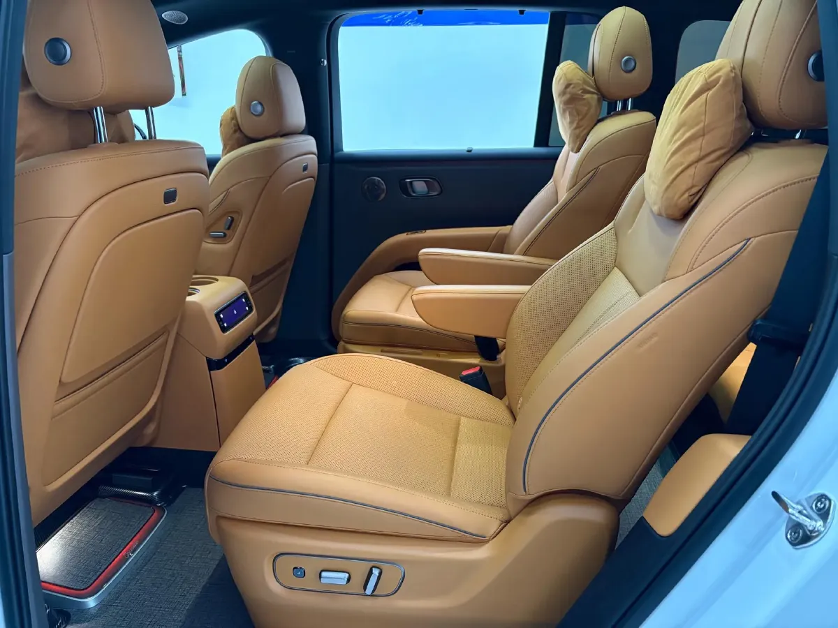 2025 Li i8 BEV,autocango,china used car exporter,china ev exporter,chinese used car exporter,chinese used ev exporter