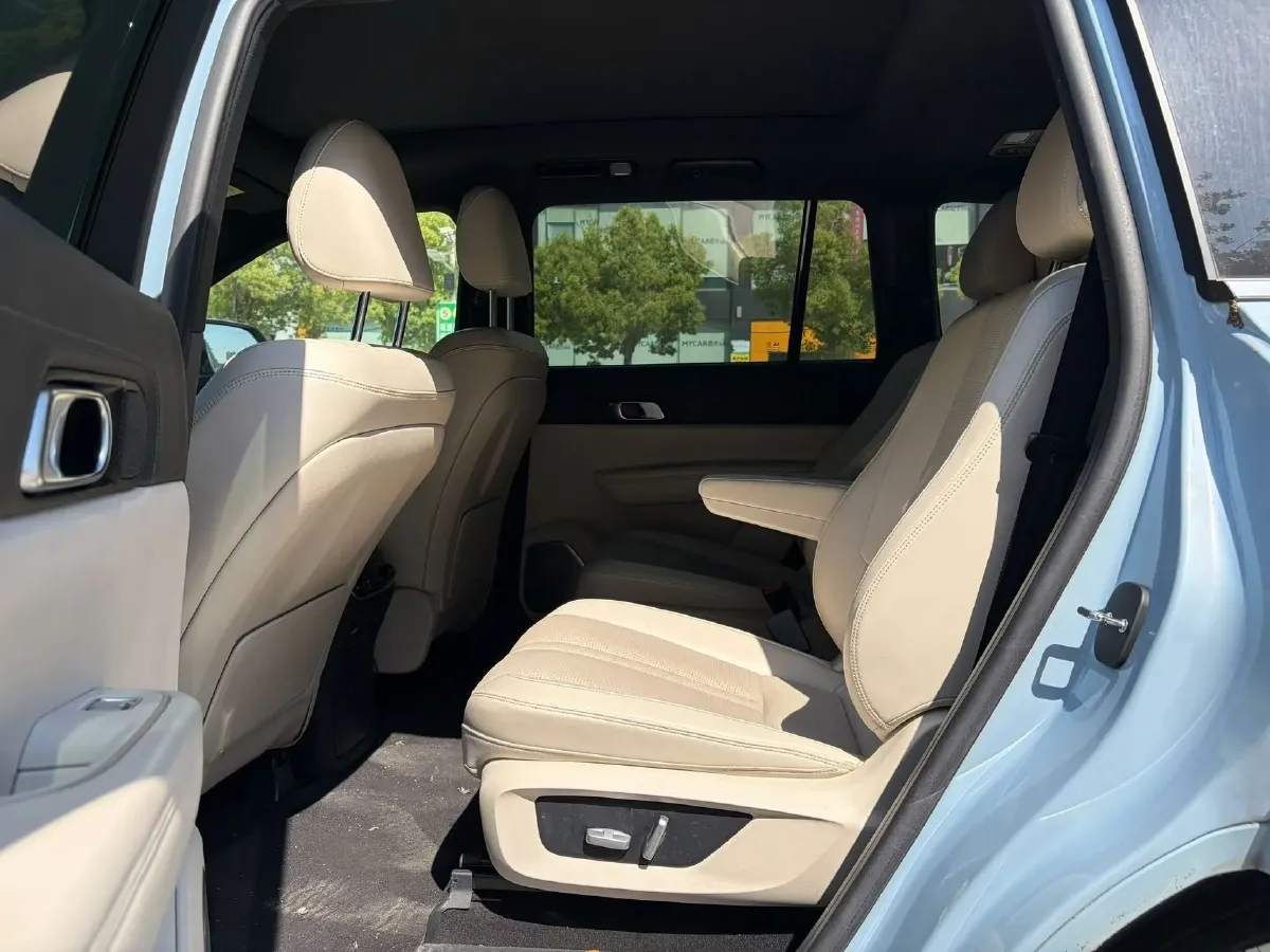 2020 Li ONE Range Extended 131HP REEV 40.5KWH,autocango,china used car exporter,china ev exporter,chinese used car exporter,chinese used ev exporter