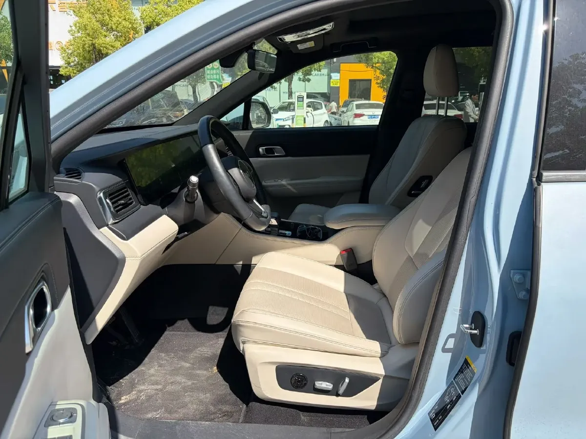 2020 Li ONE Range Extended 131HP REEV 40.5KWH,autocango,china used car exporter,china ev exporter,chinese used car exporter,chinese used ev exporter