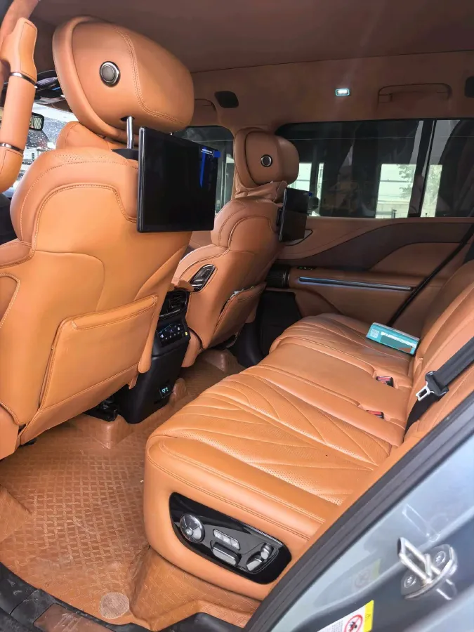 2023 YangWang U8 2.0T 272HP L4 REEV 49.05KWH,autocango,china used car exporter,china ev exporter,chinese used car exporter,chinese used ev exporter