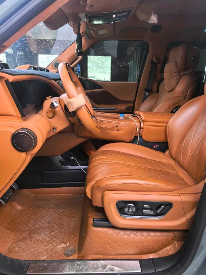 2023 YangWang U8 2.0T 272HP L4 REEV 49.05KWH,autocango,china used car exporter,china ev exporter,chinese used car exporter,chinese used ev exporter