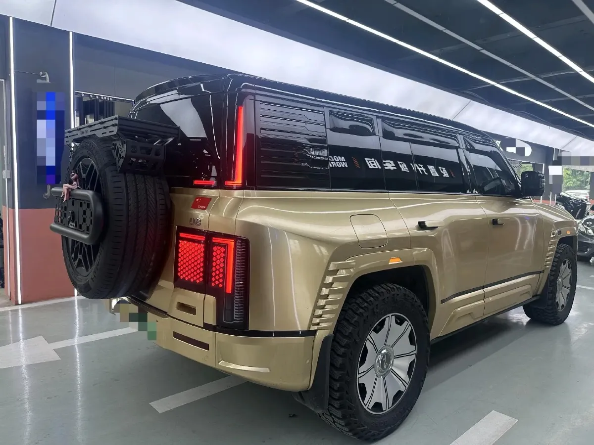 2023 YangWang U8 2.0T 272HP L4 REEV 49.05KWH,autocango,china used car exporter,china ev exporter,chinese used car exporter,chinese used ev exporter