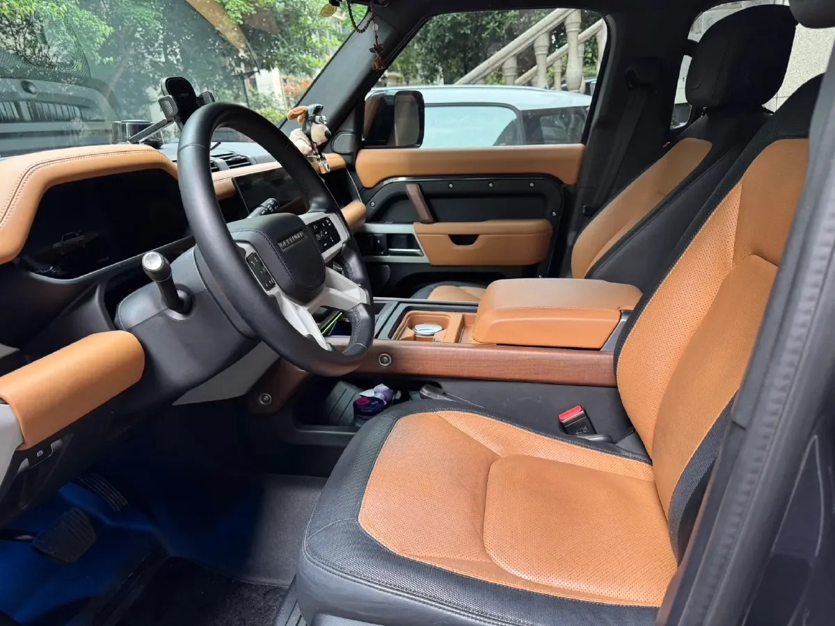 2024 Land Rover Defender 3.0T 400HP L6 8AT,autocango,china used car exporter,china ev exporter,chinese used car exporter,chinese used ev exporter