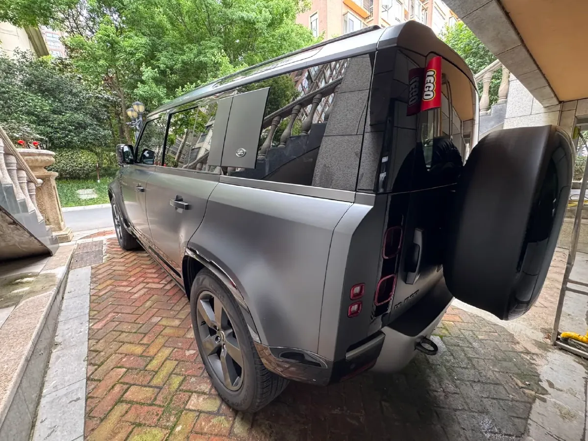 2024 Land Rover Defender 3.0T 400HP L6 8AT,autocango,china used car exporter,china ev exporter,chinese used car exporter,chinese used ev exporter