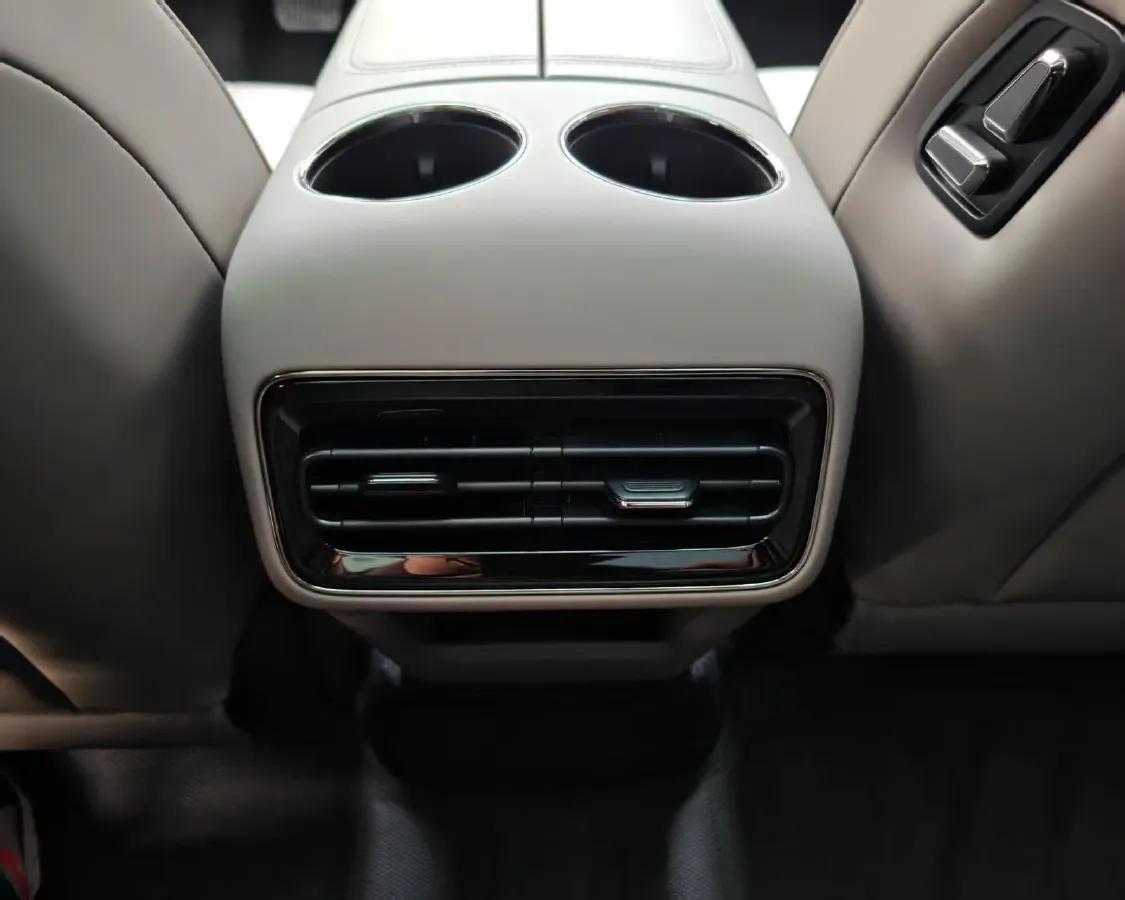 2025 Geely Galaxy Starshine 8 1.5T 163HP L4 3DHT PHEV 27.69KWH,autocango,china used car exporter,china ev exporter,chinese used car exporter,chinese used ev exporter