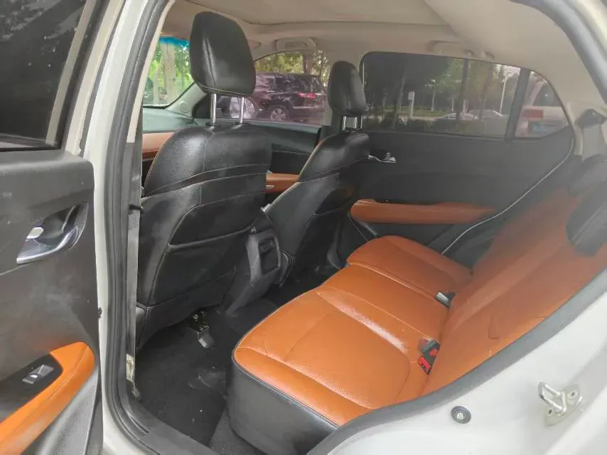 2017 HaiMa S5 Young Edition 1.6L 122HP L4 5MT,autocango,china used car exporter,china ev exporter,chinese used car exporter,chinese used ev exporter