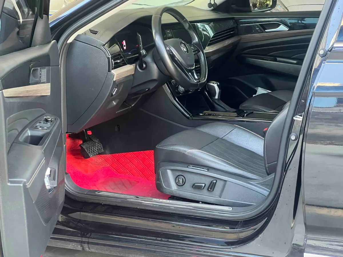 2019 Volvo V40 1.5T 152HP L4 6AT,autocango,china used car exporter,china ev exporter,chinese used car exporter,chinese used ev exporter