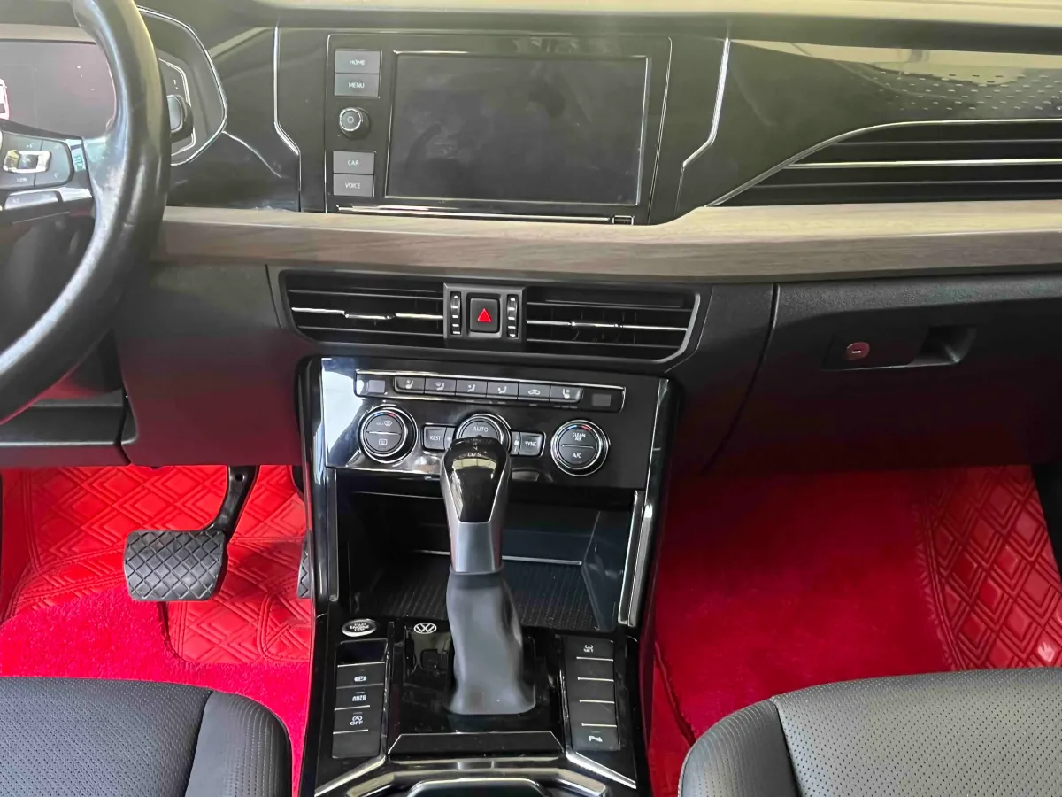 2019 Volvo V40 1.5T 152HP L4 6AT,autocango,china used car exporter,china ev exporter,chinese used car exporter,chinese used ev exporter