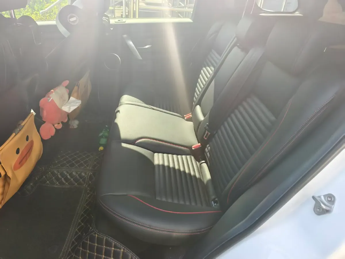 2023 Land Rover Discovery Sport 2.0T 249HP L4 9AT,autocango,china used car exporter,china ev exporter,chinese used car exporter,chinese used ev exporter