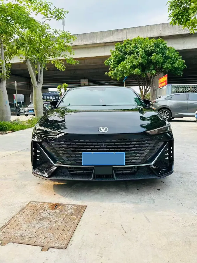 2022 ChangAn UNI-V 1.5T 188HP L4 7DCT,autocango,china used car exporter,china ev exporter,chinese used car exporter,chinese used ev exporter