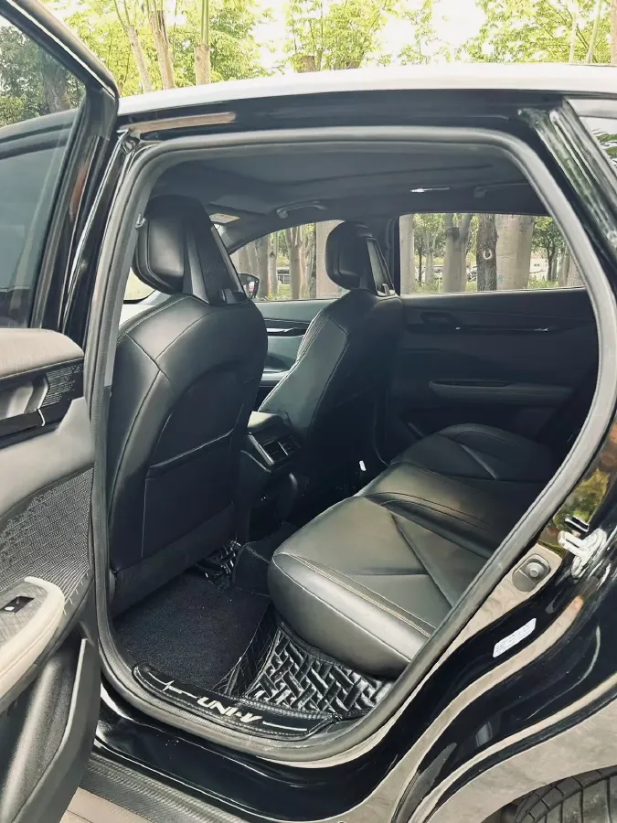 2022 ChangAn UNI-V 1.5T 188HP L4 7DCT,autocango,china used car exporter,china ev exporter,chinese used car exporter,chinese used ev exporter