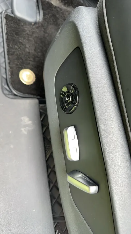 2021 Li ONE Range Extended 131HP REEV 40.5KWH,autocango,china used car exporter,china ev exporter,chinese used car exporter,chinese used ev exporter