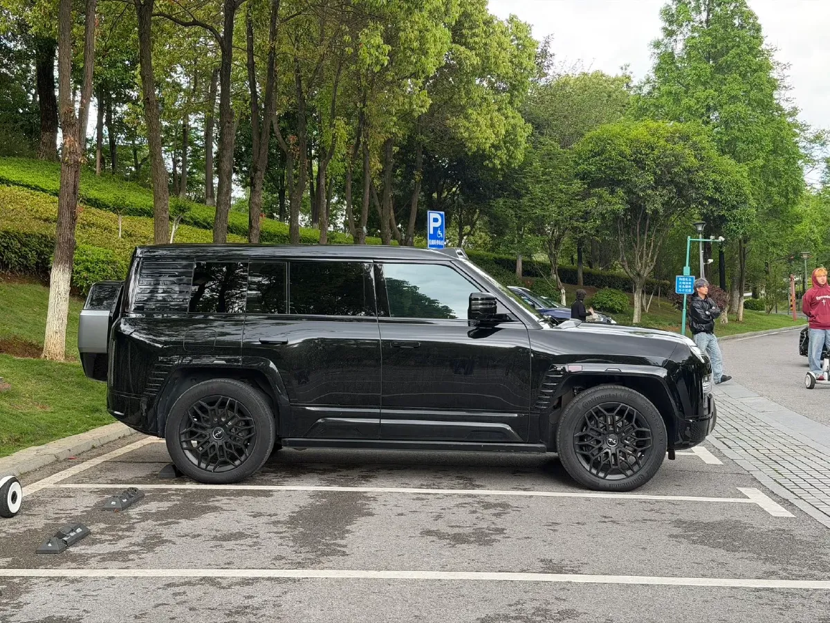 2023 YangWang U8 2.0T 272HP L4 REEV 49.05KWH,autocango,china used car exporter,china ev exporter,chinese used car exporter,chinese used ev exporter