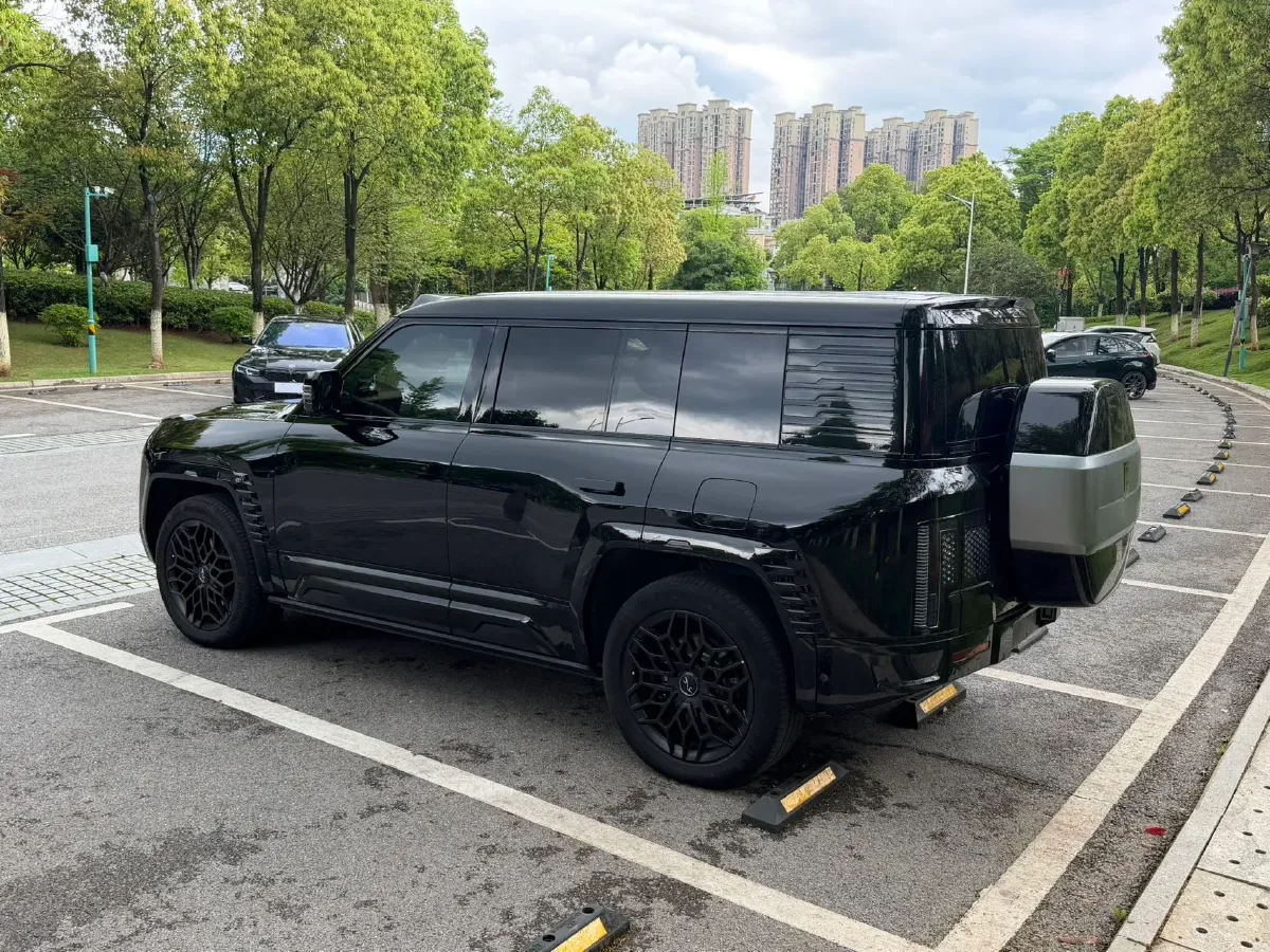 2023 YangWang U8 2.0T 272HP L4 REEV 49.05KWH,autocango,china used car exporter,china ev exporter,chinese used car exporter,chinese used ev exporter