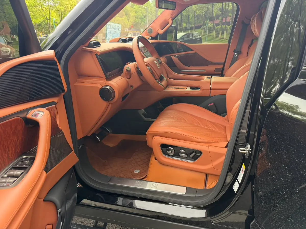 2023 YangWang U8 2.0T 272HP L4 REEV 49.05KWH,autocango,china used car exporter,china ev exporter,chinese used car exporter,chinese used ev exporter