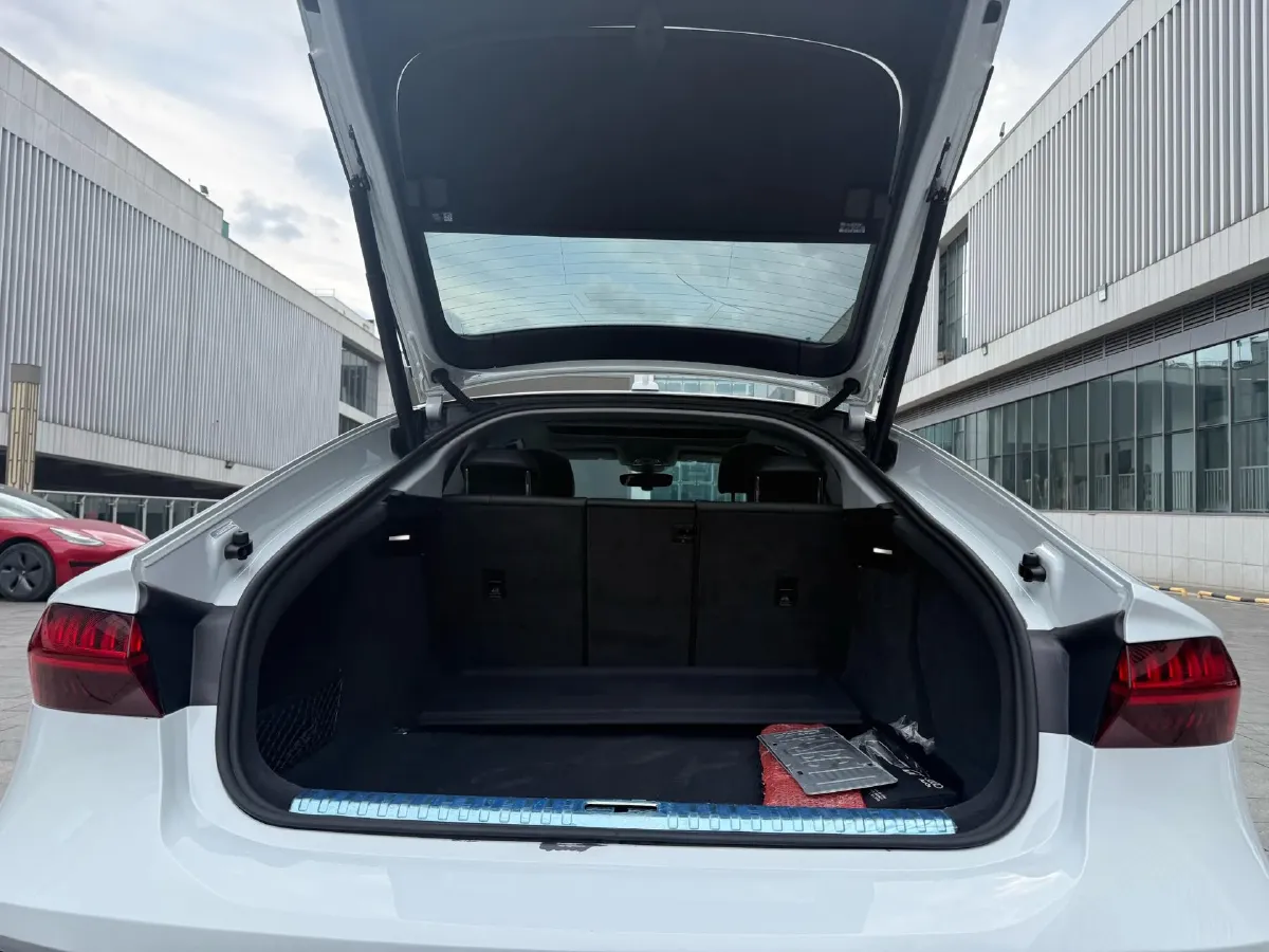 2022 Audi A7 2.0T 245HP L4 7DCT,autocango,china used car exporter,china ev exporter,chinese used car exporter,chinese used ev exporter