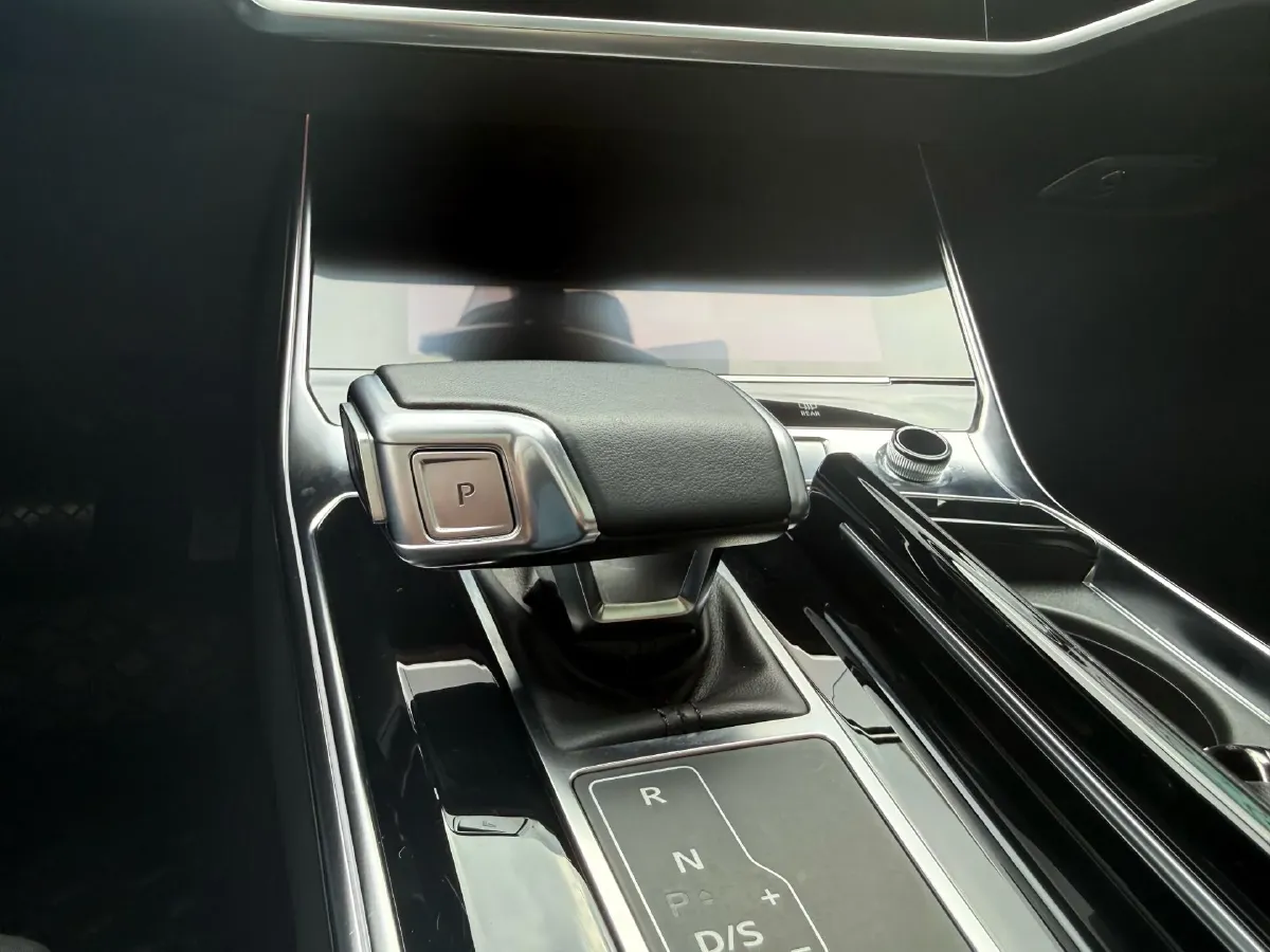 2022 Audi A7 2.0T 245HP L4 7DCT,autocango,china used car exporter,china ev exporter,chinese used car exporter,chinese used ev exporter