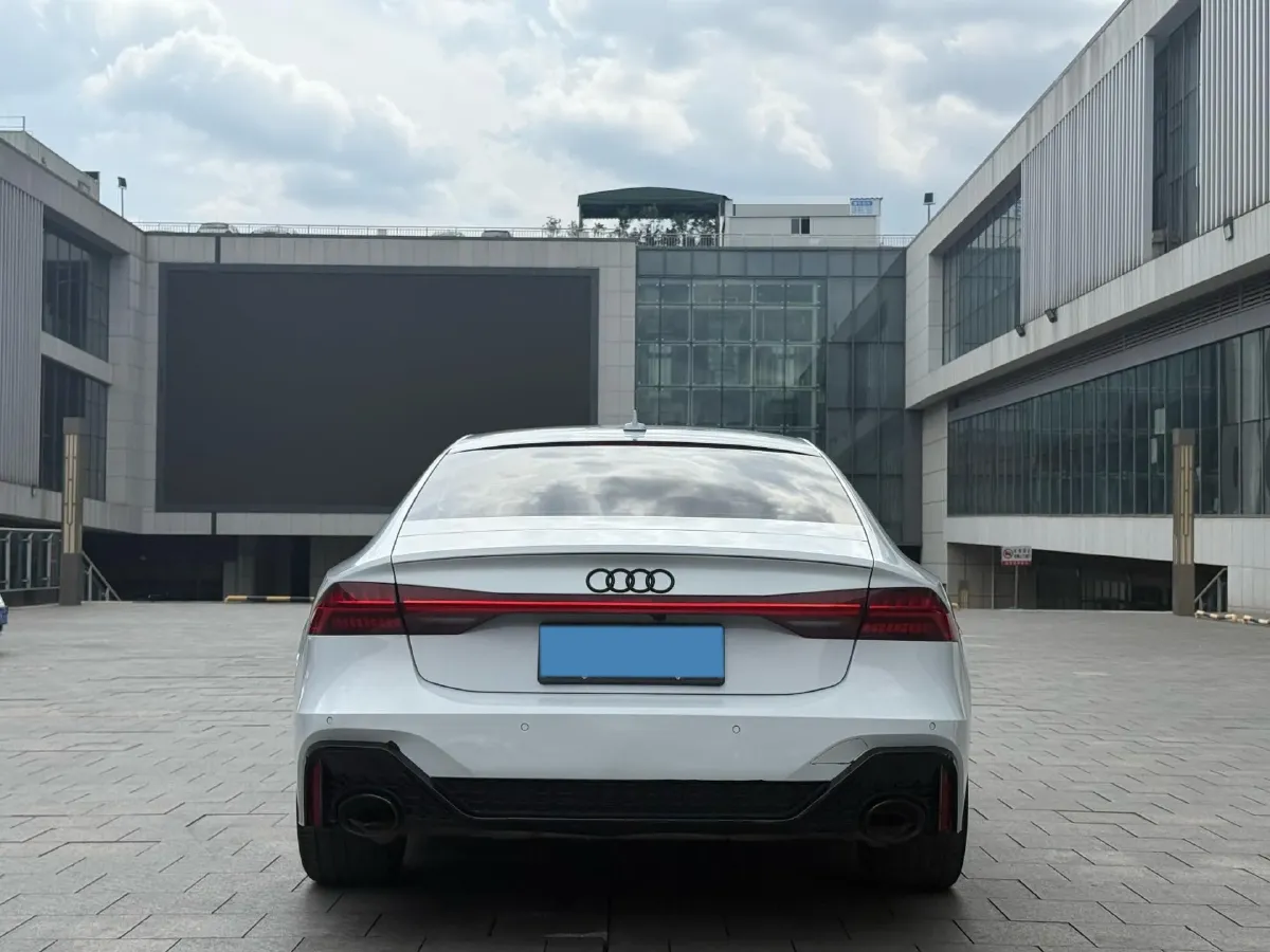 2022 Audi A7 2.0T 245HP L4 7DCT,autocango,china used car exporter,china ev exporter,chinese used car exporter,chinese used ev exporter
