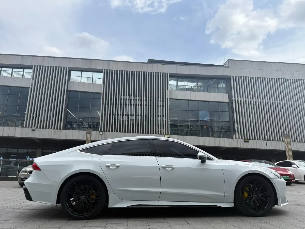 2022 Audi A7 2.0T 245HP L4 7DCT,autocango,china used car exporter,china ev exporter,chinese used car exporter,chinese used ev exporter
