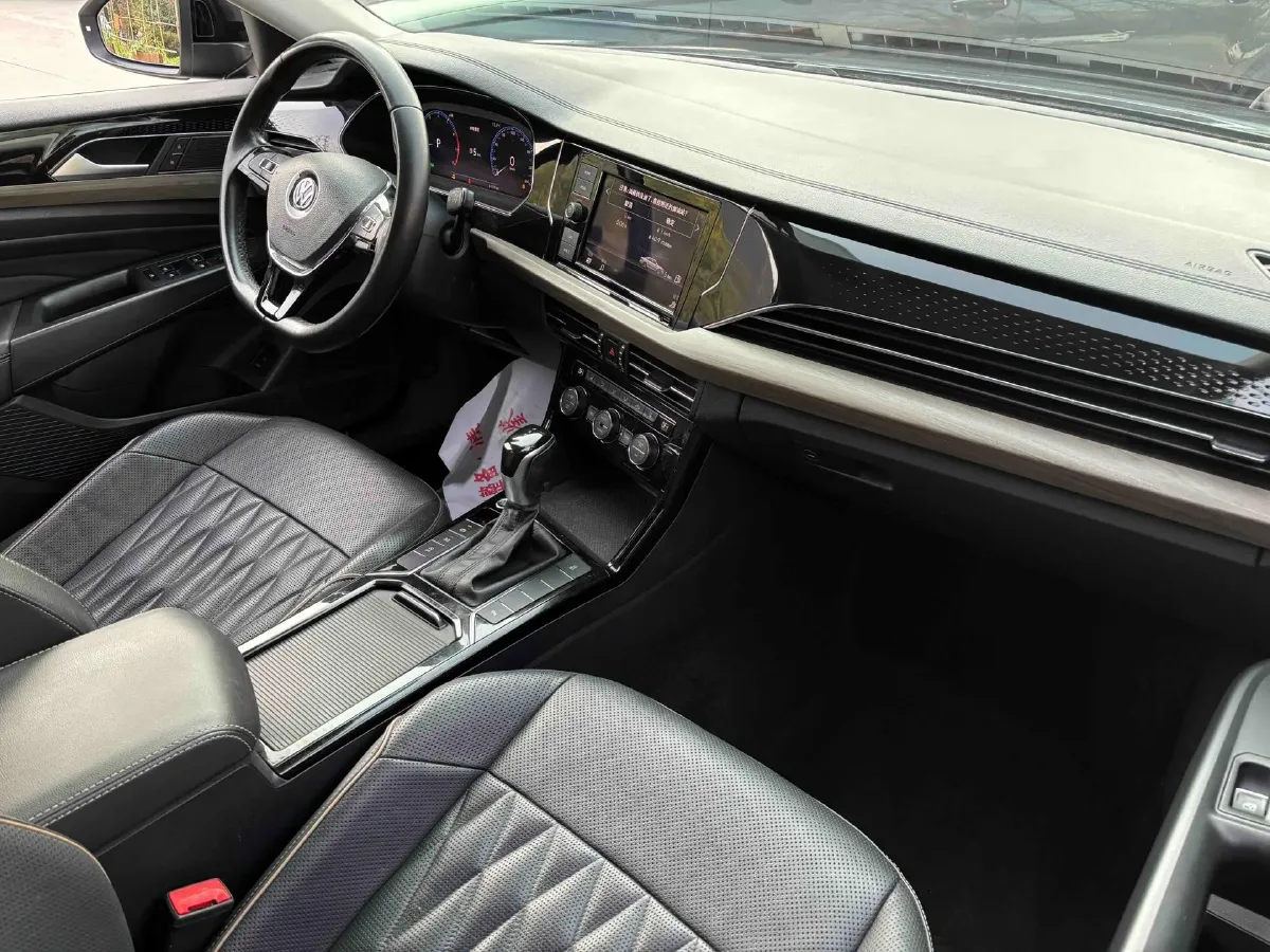 2019 Volkswagen Passat 2.0T 186HP L4 7DCT,autocango,china used car exporter,china ev exporter,chinese used car exporter,chinese used ev exporter