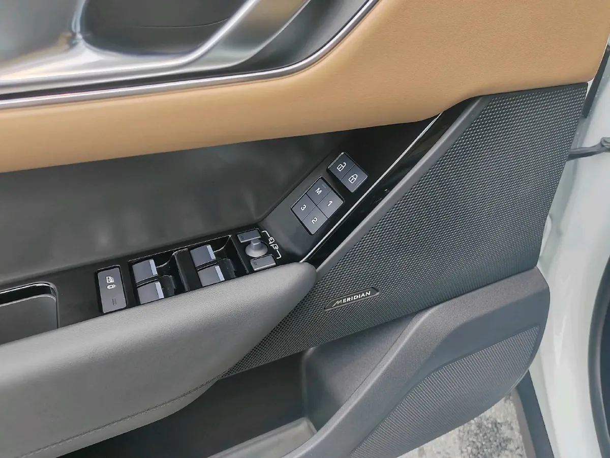 2025 Land Rover Range Rover Velar 2.0T 250HP L4 8AT,autocango,china used car exporter,china ev exporter,chinese used car exporter,chinese used ev exporter