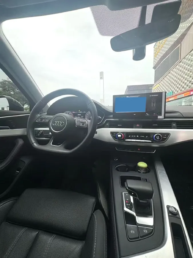 2022 Audi A4L 2.0T 190HP L4 7DCT,autocango,china used car exporter,china ev exporter,chinese used car exporter,chinese used ev exporter