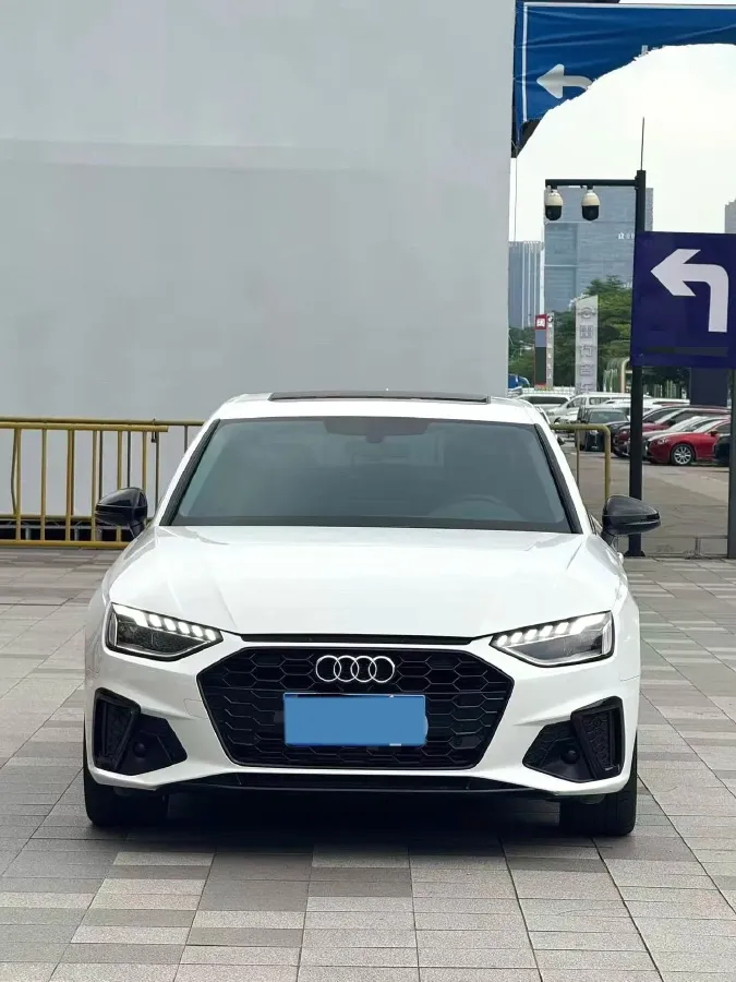 2022 Audi A4L 2.0T 190HP L4 7DCT,autocango,china used car exporter,china ev exporter,chinese used car exporter,chinese used ev exporter