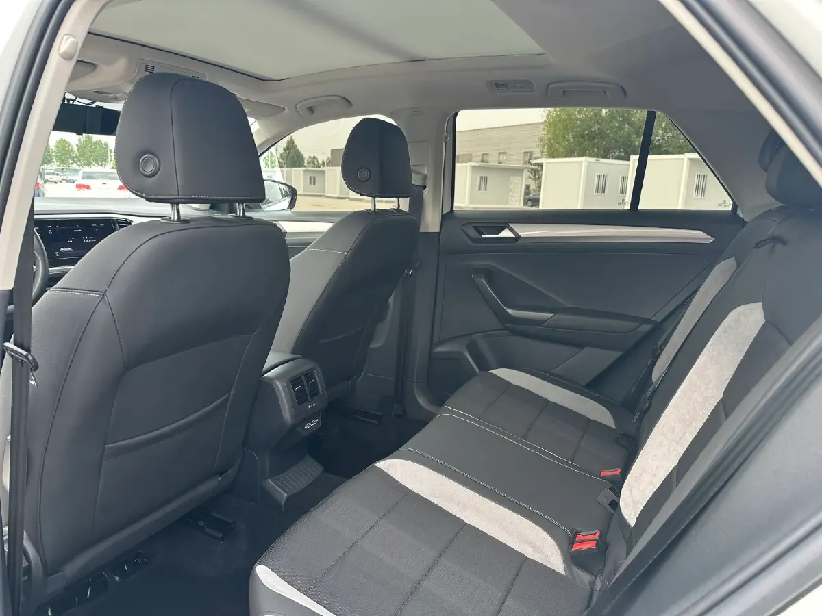 2022 Volkswagen T-Roc 1.4T 150HP L4 7DCT,autocango,china used car exporter,china ev exporter,chinese used car exporter,chinese used ev exporter