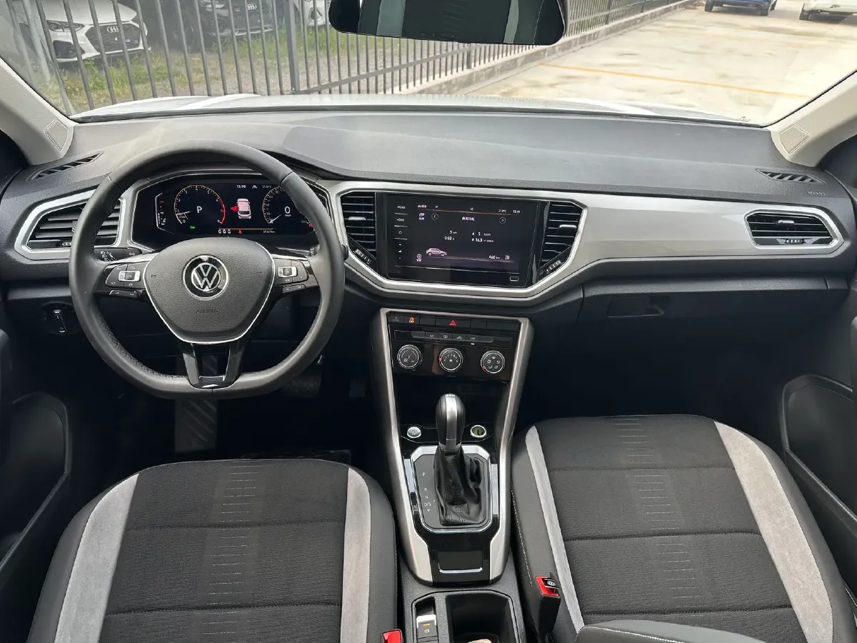 2022 Volkswagen T-Roc 1.4T 150HP L4 7DCT,autocango,china used car exporter,china ev exporter,chinese used car exporter,chinese used ev exporter