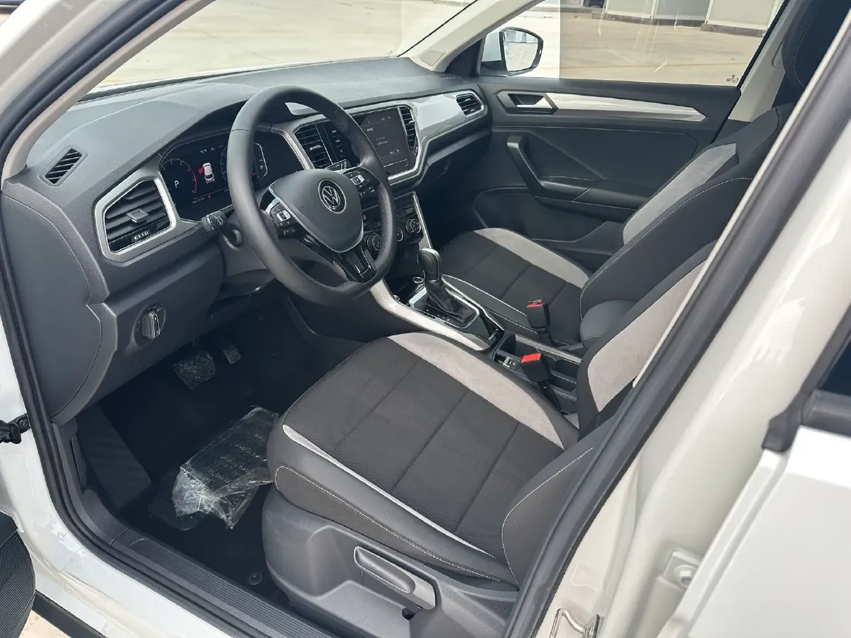2022 Volkswagen T-Roc 1.4T 150HP L4 7DCT,autocango,china used car exporter,china ev exporter,chinese used car exporter,chinese used ev exporter