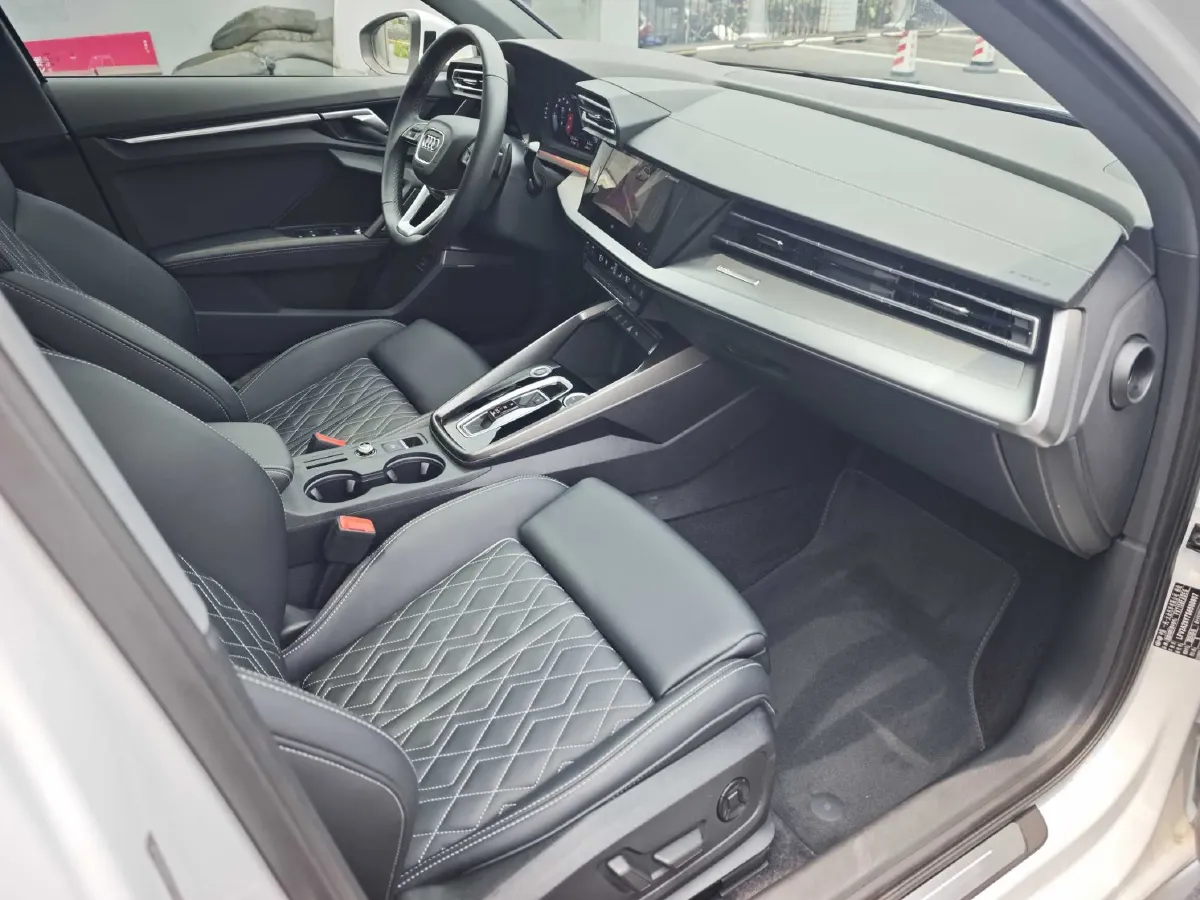 2025 Audi A3 1.5T 160HP L4 7DCT,autocango,china used car exporter,china ev exporter,chinese used car exporter,chinese used ev exporter