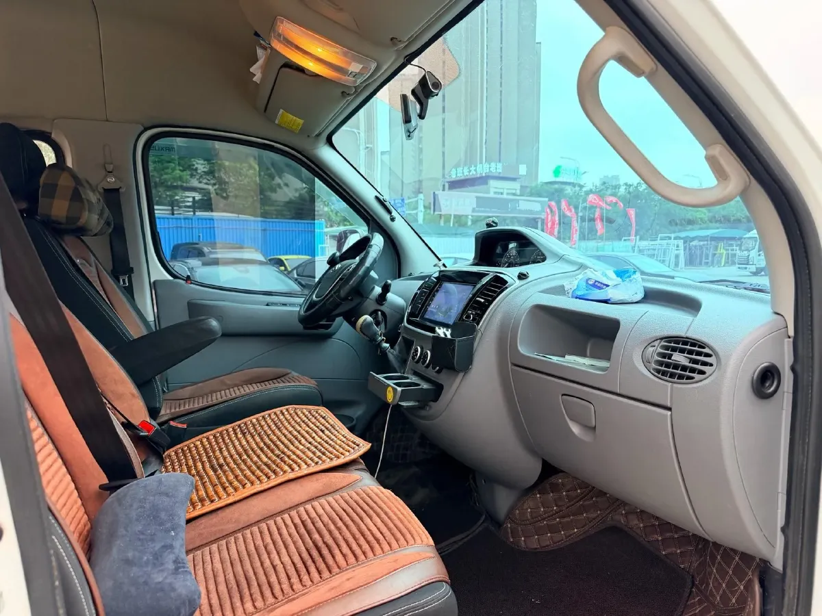 2021 MAXUS XinTu V80 2.0T 139HP L4 6MT,autocango,china used car exporter,china ev exporter,chinese used car exporter,chinese used ev exporter