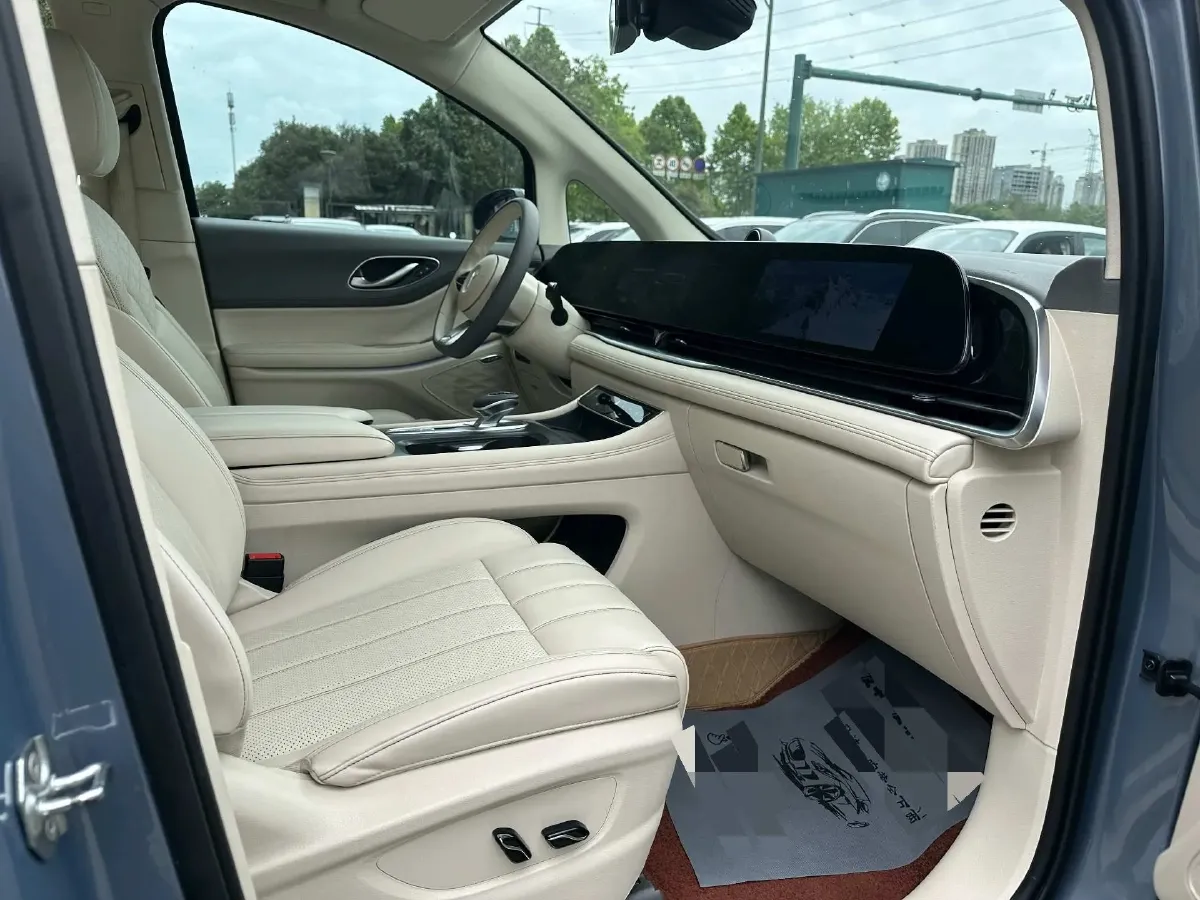 2022 Voyah Dream 1.5T 136HP L4 PHEV 25.57KWH,autocango,china used car exporter,china ev exporter,chinese used car exporter,chinese used ev exporter