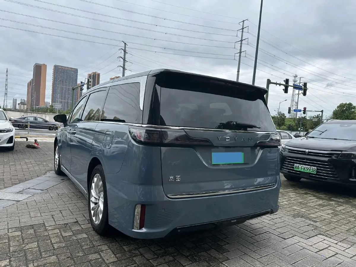 2022 Voyah Dream 1.5T 136HP L4 PHEV 25.57KWH,autocango,china used car exporter,china ev exporter,chinese used car exporter,chinese used ev exporter