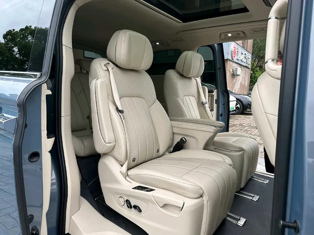 2022 Voyah Dream 1.5T 136HP L4 PHEV 25.57KWH,autocango,china used car exporter,china ev exporter,chinese used car exporter,chinese used ev exporter