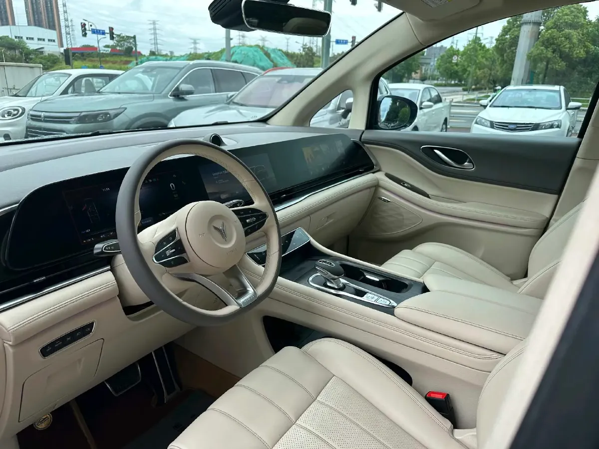 2022 Voyah Dream 1.5T 136HP L4 PHEV 25.57KWH,autocango,china used car exporter,china ev exporter,chinese used car exporter,chinese used ev exporter