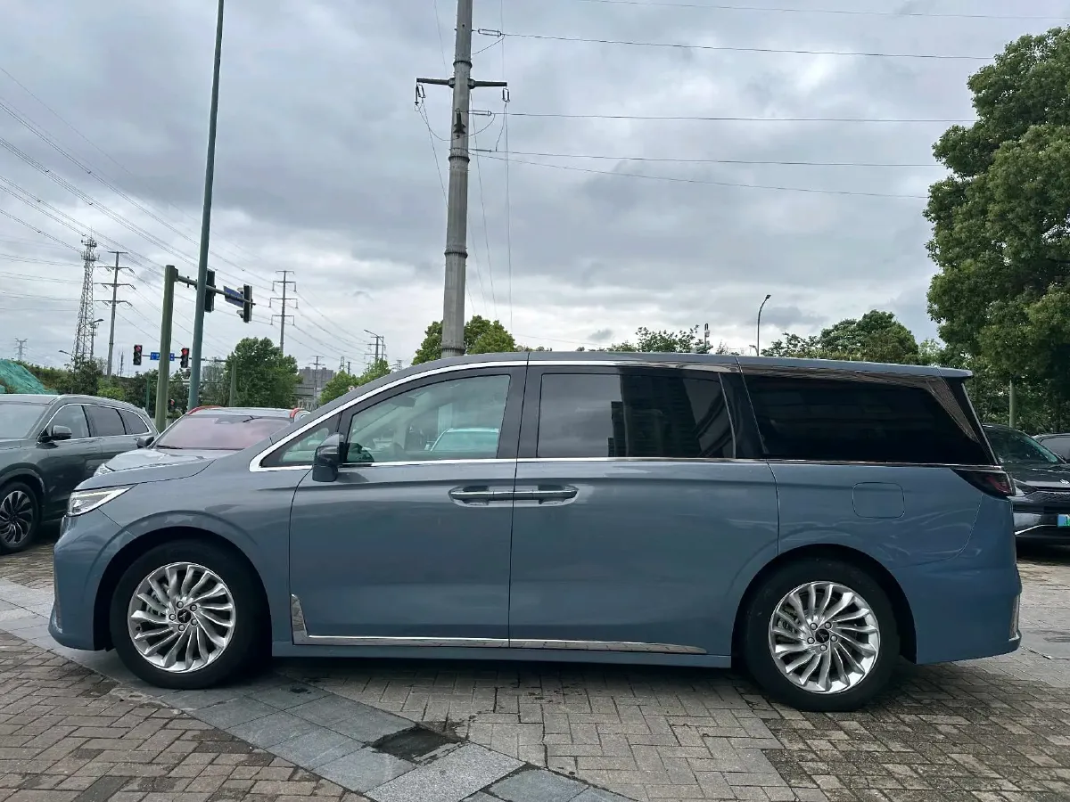 2022 Voyah Dream 1.5T 136HP L4 PHEV 25.57KWH,autocango,china used car exporter,china ev exporter,chinese used car exporter,chinese used ev exporter