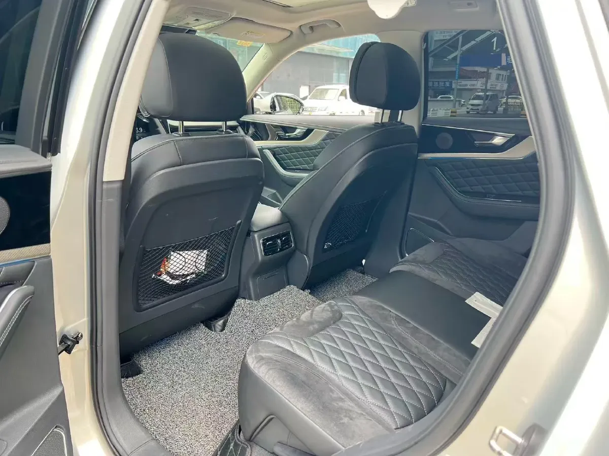 2019 HongQi HS5 2.0T 224HP L4 6AT,autocango,china used car exporter,china ev exporter,chinese used car exporter,chinese used ev exporter