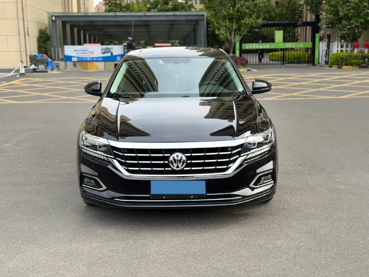 2020 Volkswagen Passat 2.0T 220HP L4 7DCT,autocango,china used car exporter,china ev exporter,chinese used car exporter,chinese used ev exporter