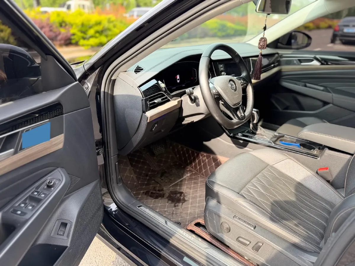 2020 Volkswagen Passat 2.0T 220HP L4 7DCT,autocango,china used car exporter,china ev exporter,chinese used car exporter,chinese used ev exporter