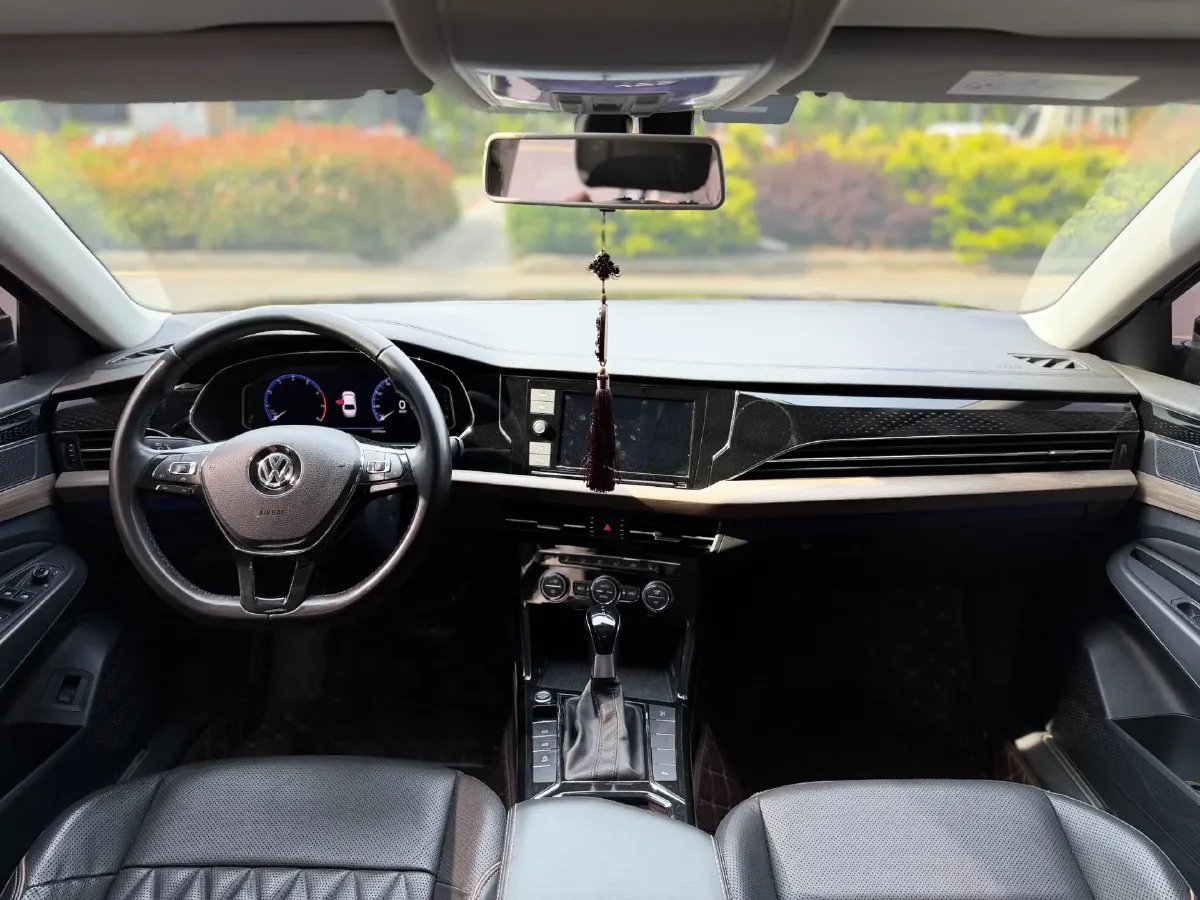 2020 Volkswagen Passat 2.0T 220HP L4 7DCT,autocango,china used car exporter,china ev exporter,chinese used car exporter,chinese used ev exporter