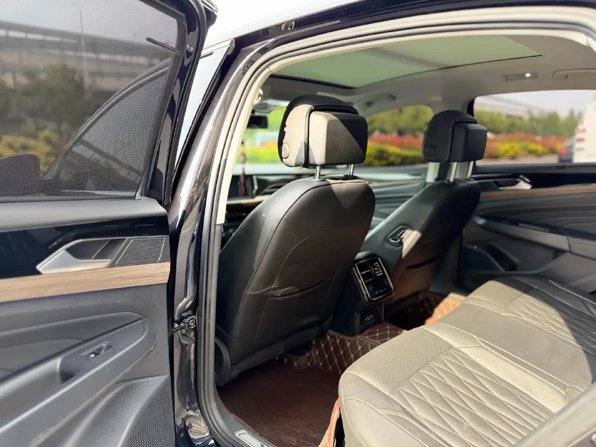 2020 Volkswagen Passat 2.0T 220HP L4 7DCT,autocango,china used car exporter,china ev exporter,chinese used car exporter,chinese used ev exporter