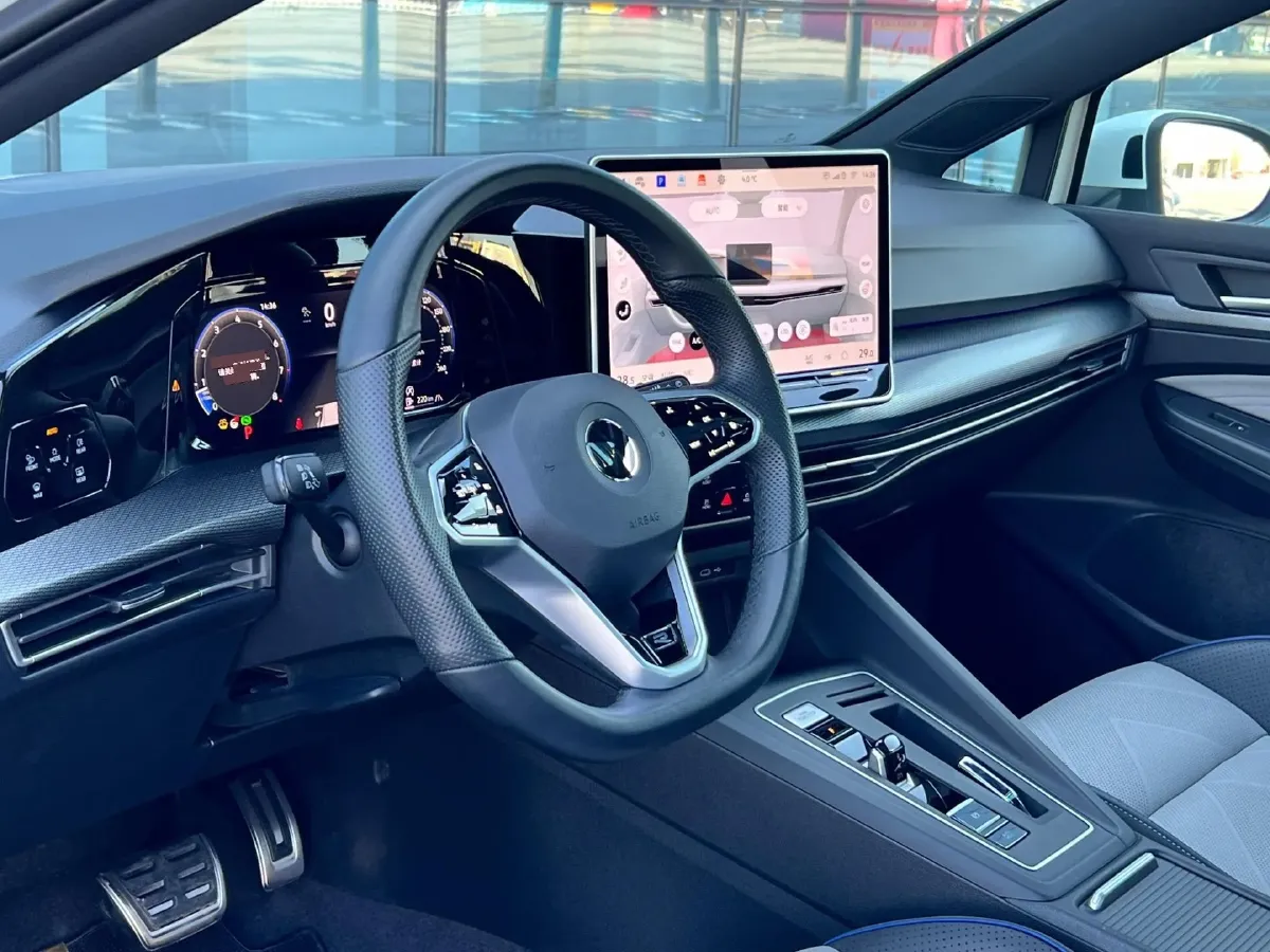 2025 Volkswagen Golf 1.5T 160HP L4 7DCT,autocango,china used car exporter,china ev exporter,chinese used car exporter,chinese used ev exporter