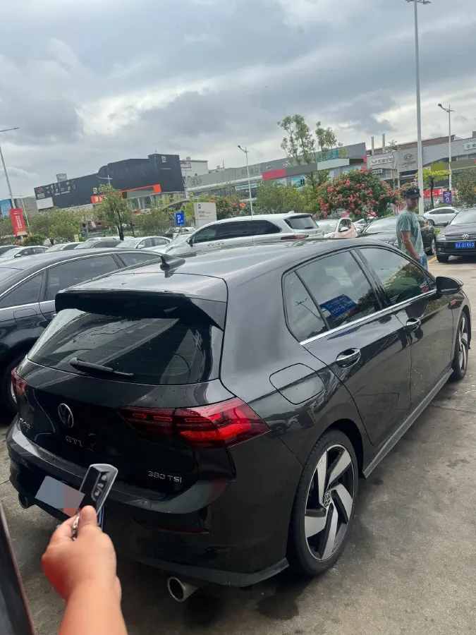2023 Volkswagen GolfGTI 2.0T 220HP L4 7DCT,autocango,china used car exporter,china ev exporter,chinese used car exporter,chinese used ev exporter