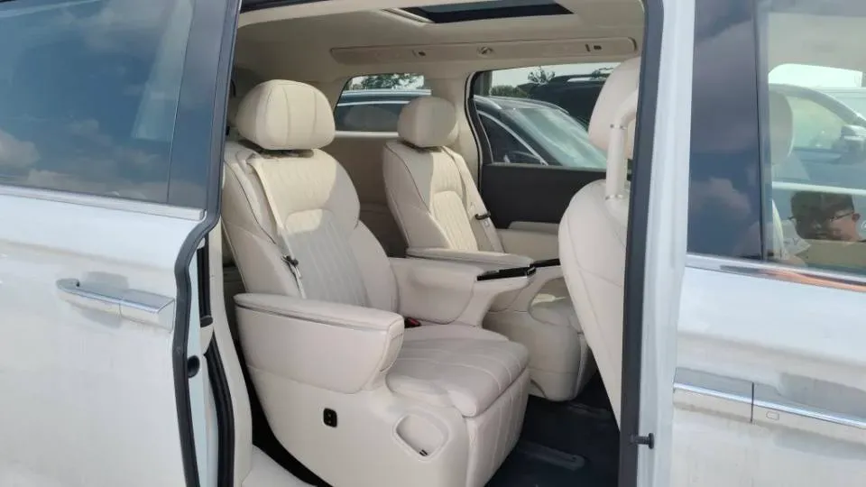 2025 Voyah Dream 1.5T 150HP L4 PHEV 41.7KWH,autocango,china used car exporter,china ev exporter,chinese used car exporter,chinese used ev exporter