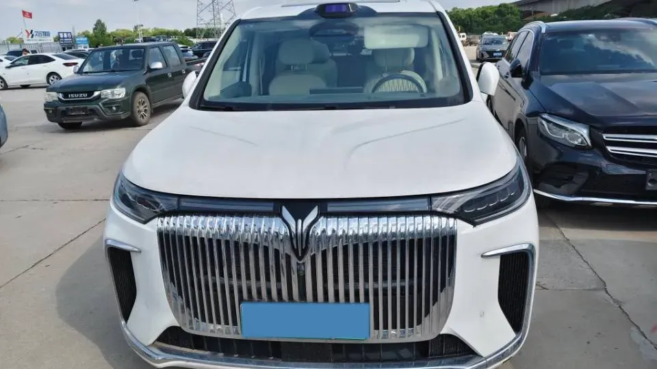 2025 Voyah Dream 1.5T 150HP L4 PHEV 41.7KWH,autocango,china used car exporter,china ev exporter,chinese used car exporter,chinese used ev exporter